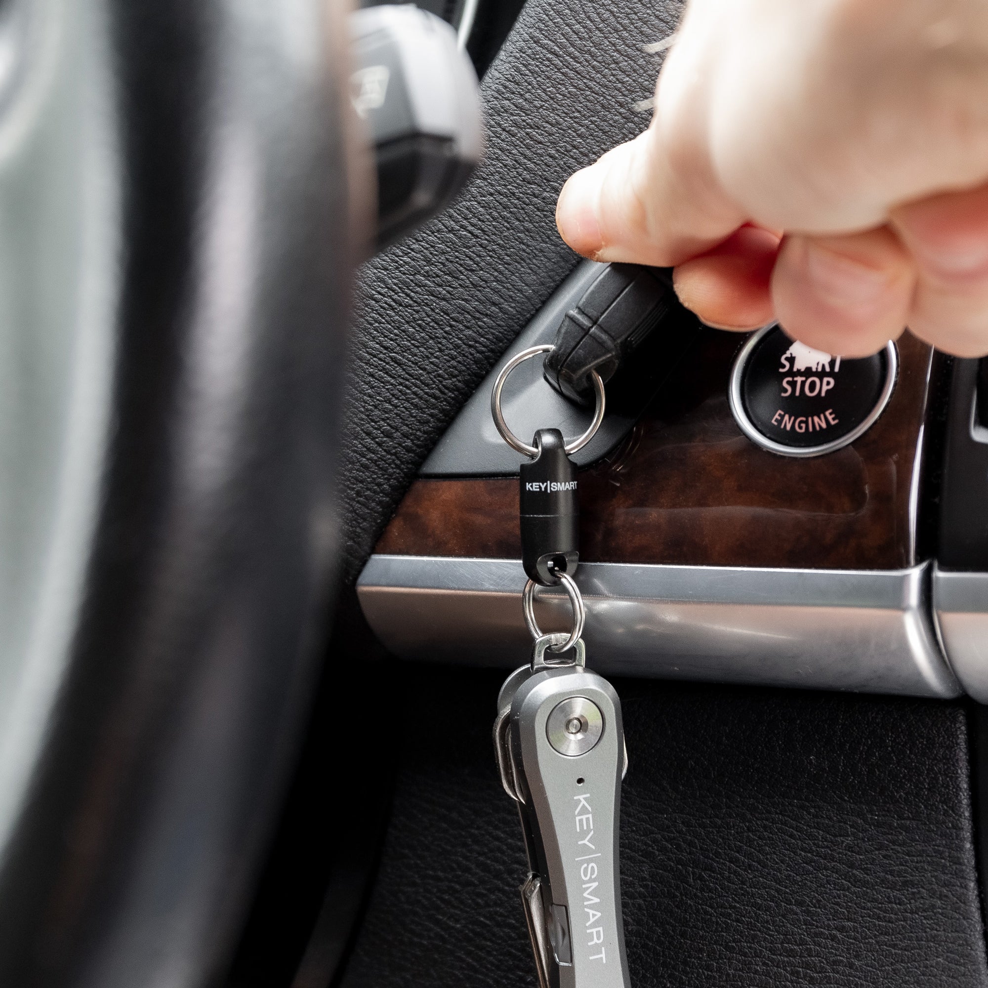 Accessories_MagConnect_Black_SlateKSPro_Connected_CarIgnition