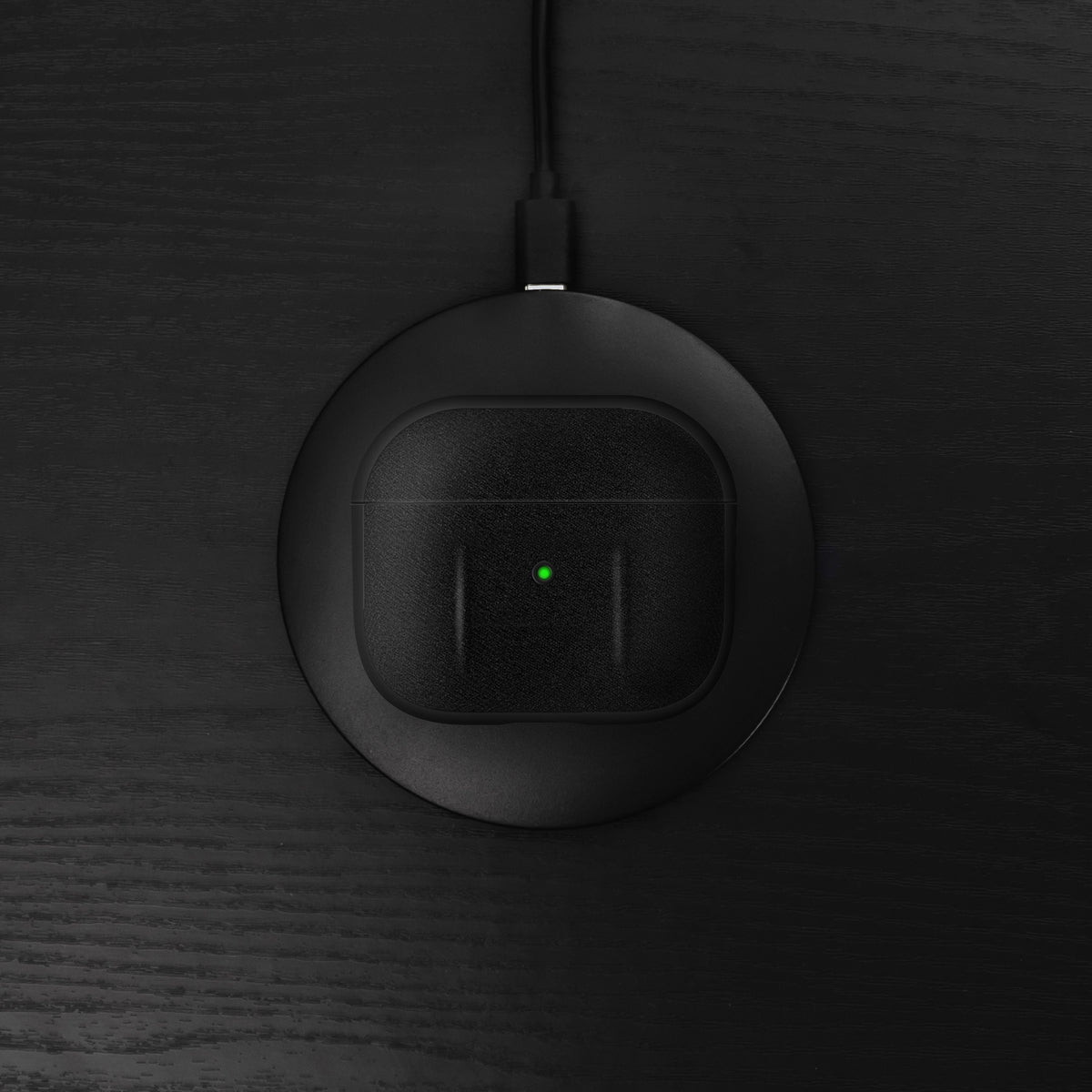 AirPods3Case_WirelessCharger_Birdseye1200x1200_2000x_60f46eb5-a860-4320-8d34-df5a2be271df