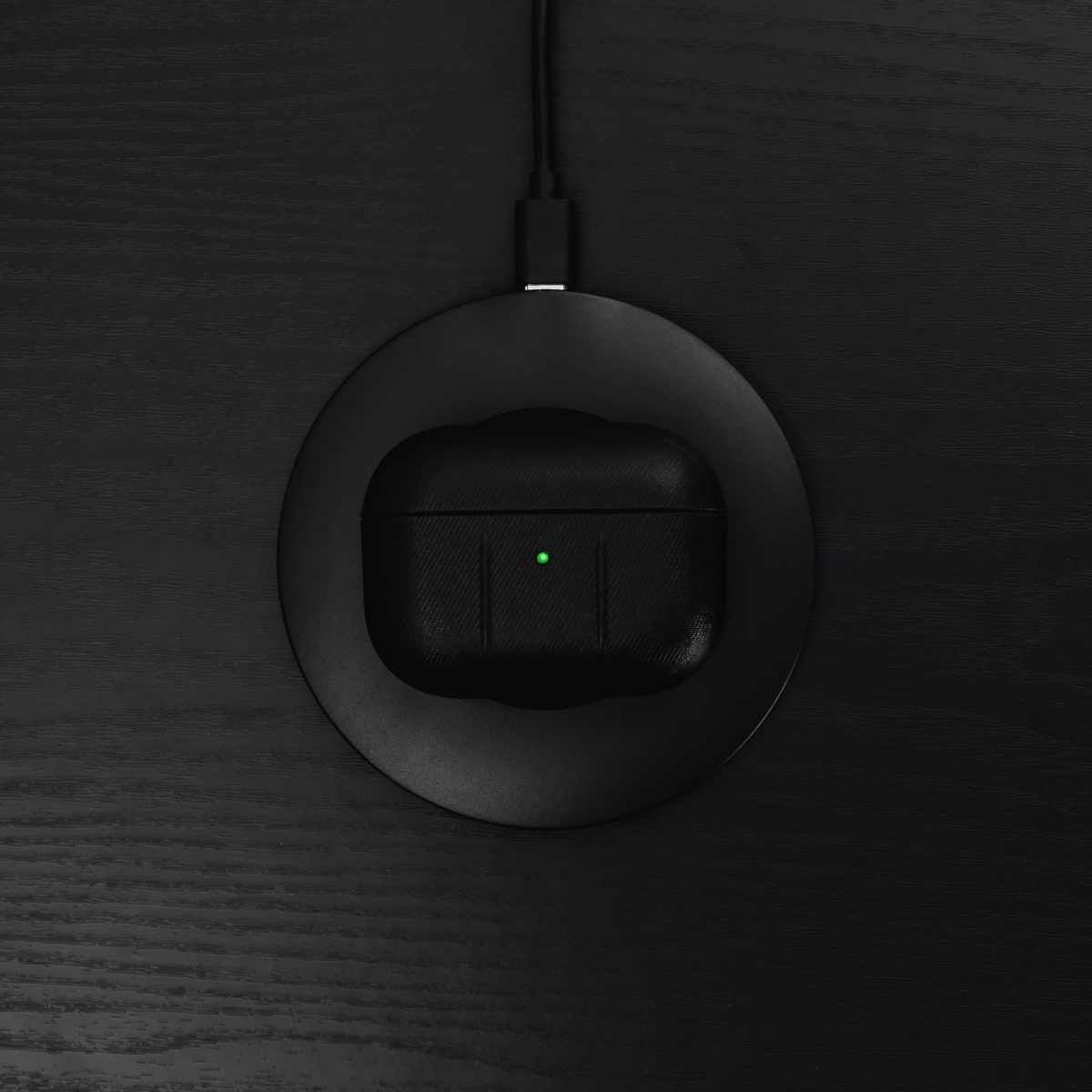 AirPodsProCase_WirelessCharger_Birdseye1200x1200_ace8a1e9-c9e6-412a-a24e-5881b6dc3b1e