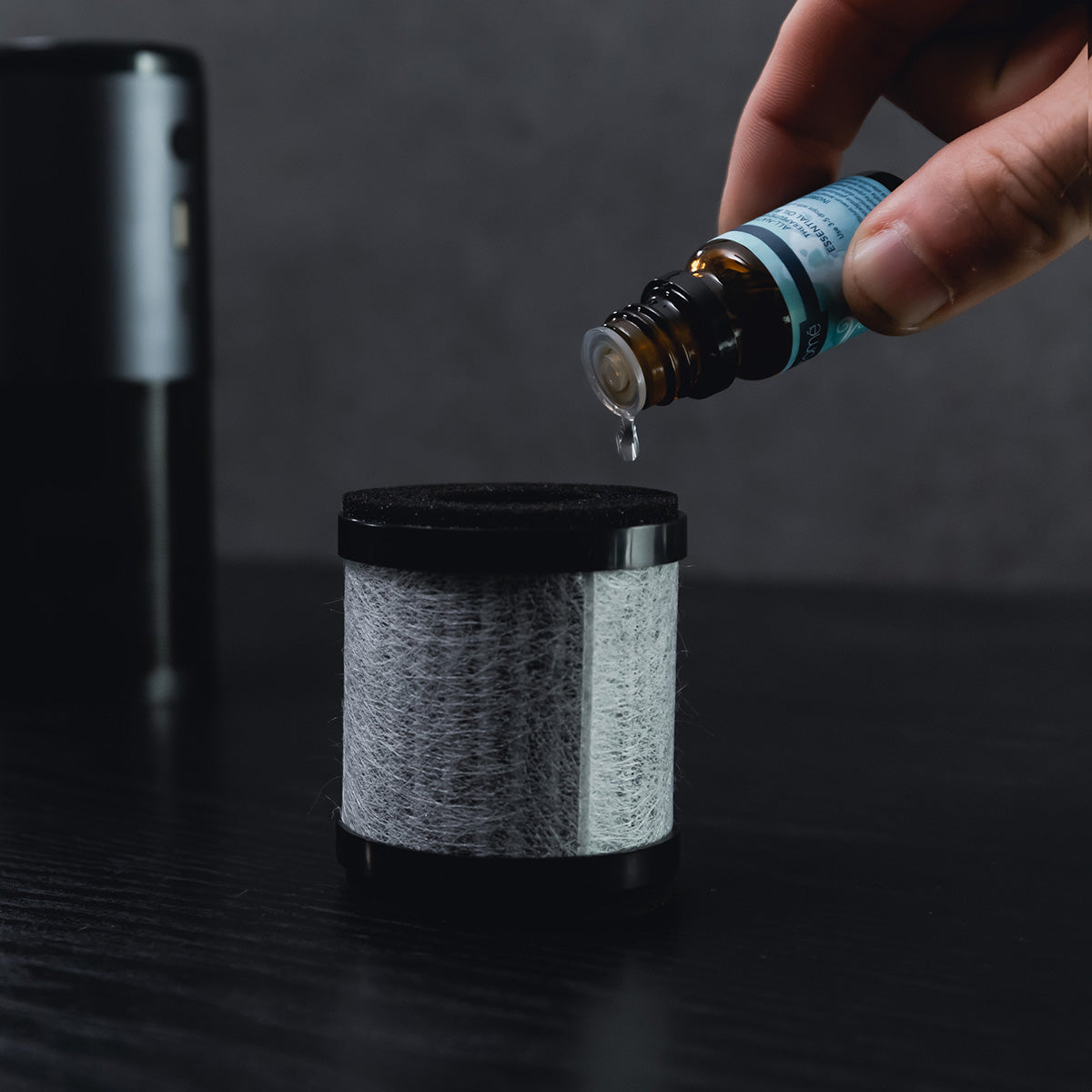 CleanLightAir_Lifestyle_EssentialOil_2_1200x1200_54da9659-94f0-4a6a-a185-32663a3025f5