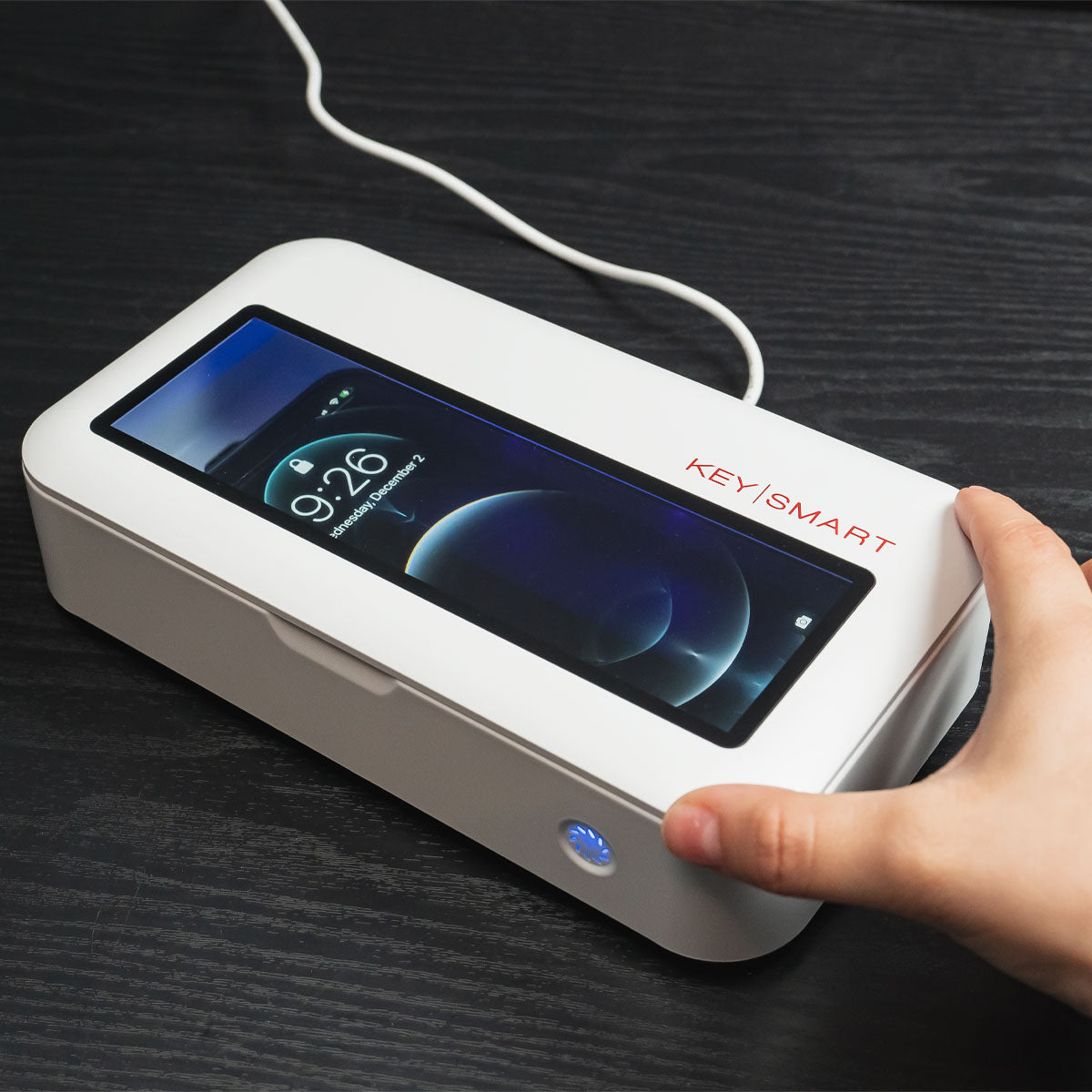 CleanTrayCharge_ClosingLid_1200x1200_2d6e011d-d4c3-4f27-bd48-a03ac6e984c5