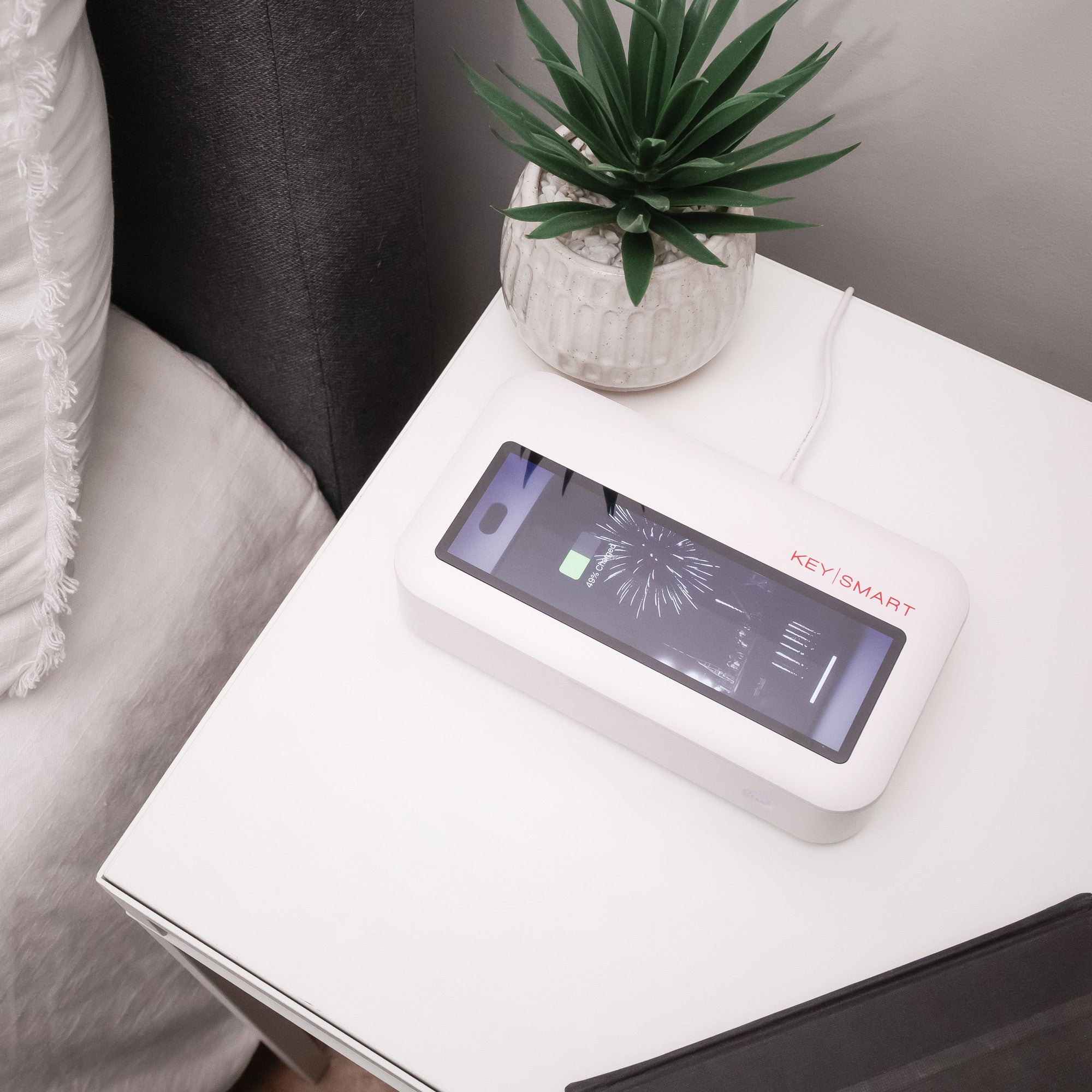 CleanTrayCharge_Lifestyle_Bedside_On_2000x2000_d2811336-ef21-4bdc-a02d-d39ca879cfc5