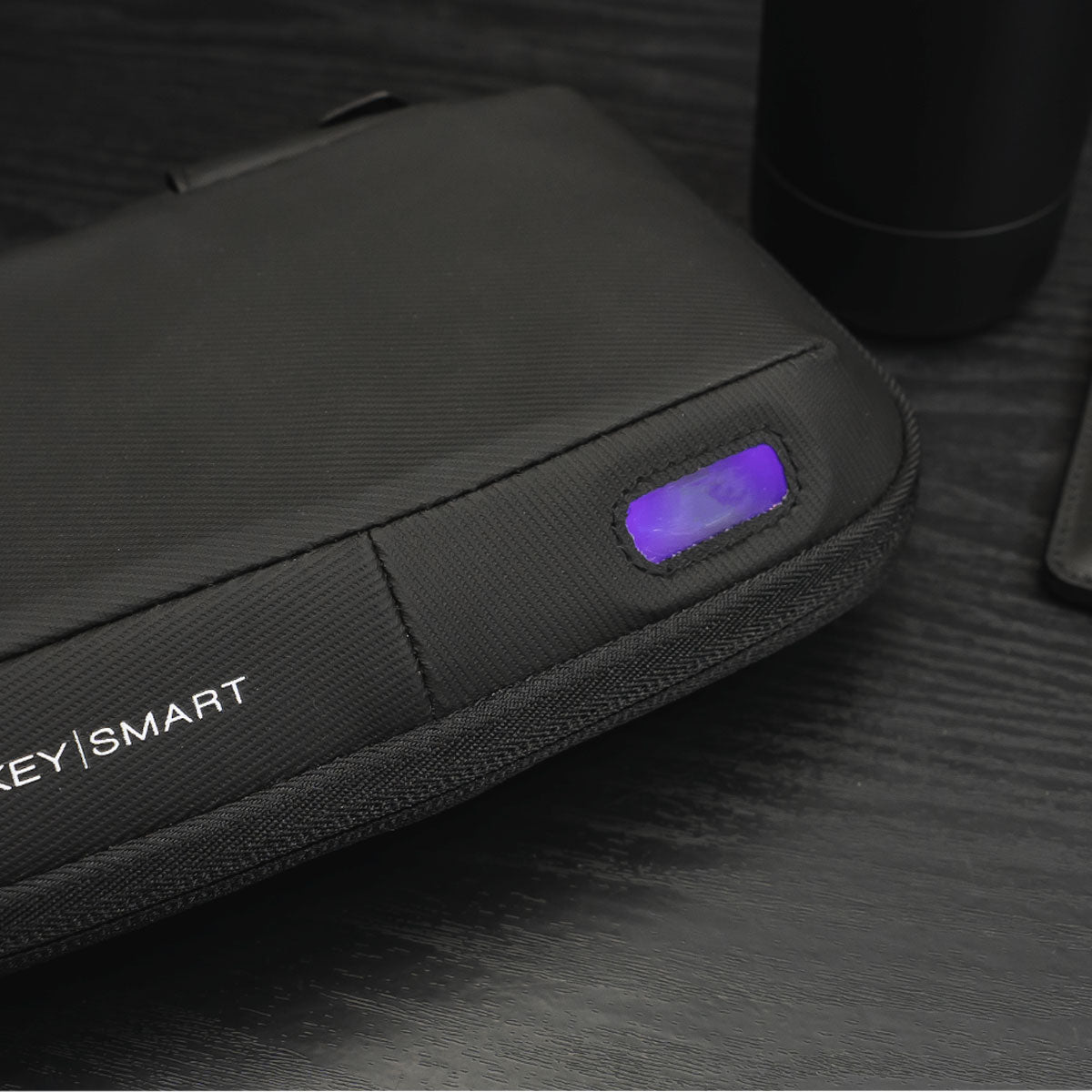 CleanTrayToGo_CU_On_Window_BLKBG_1200x1200_a6090fdf-68bb-4bb6-ac94-4292aa1dd10a