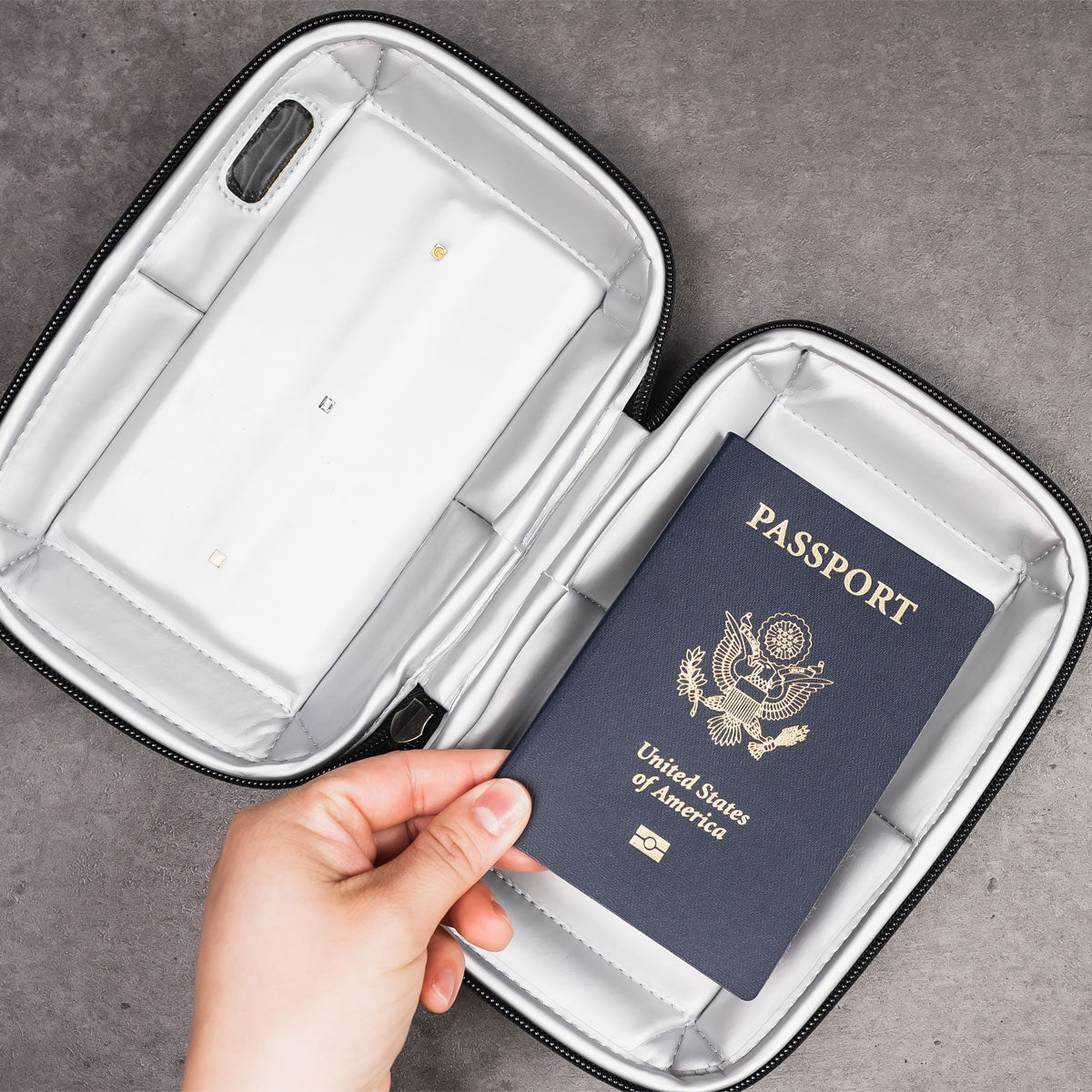 CleanTrayToGo_Hero_Passport_1200x1200_3b2107c3-7326-44b9-a831-7179806cc901