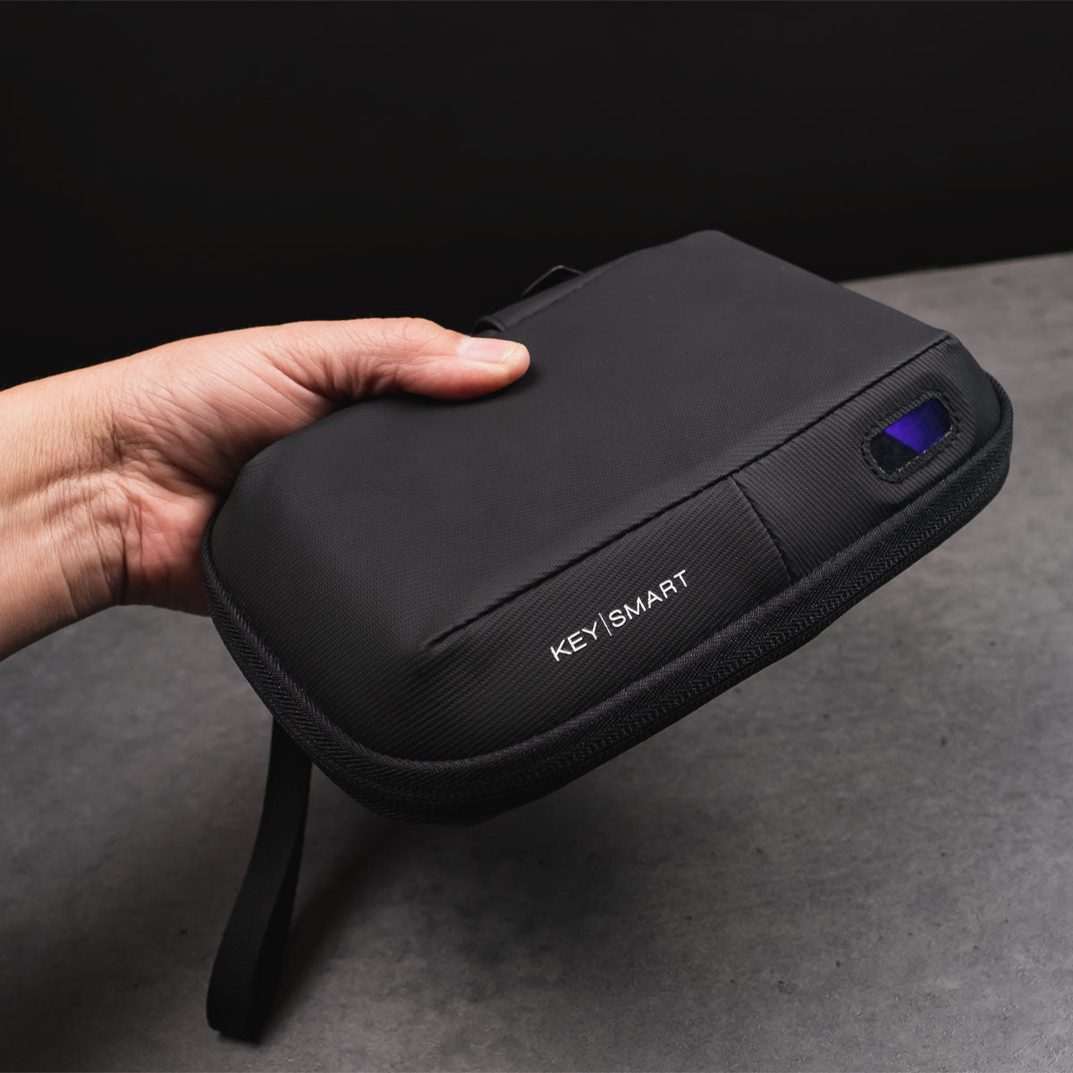 CleanTrayToGo_InHand_1200x1200_e5708576-6d75-49d8-9e44-46fd2e8812d1