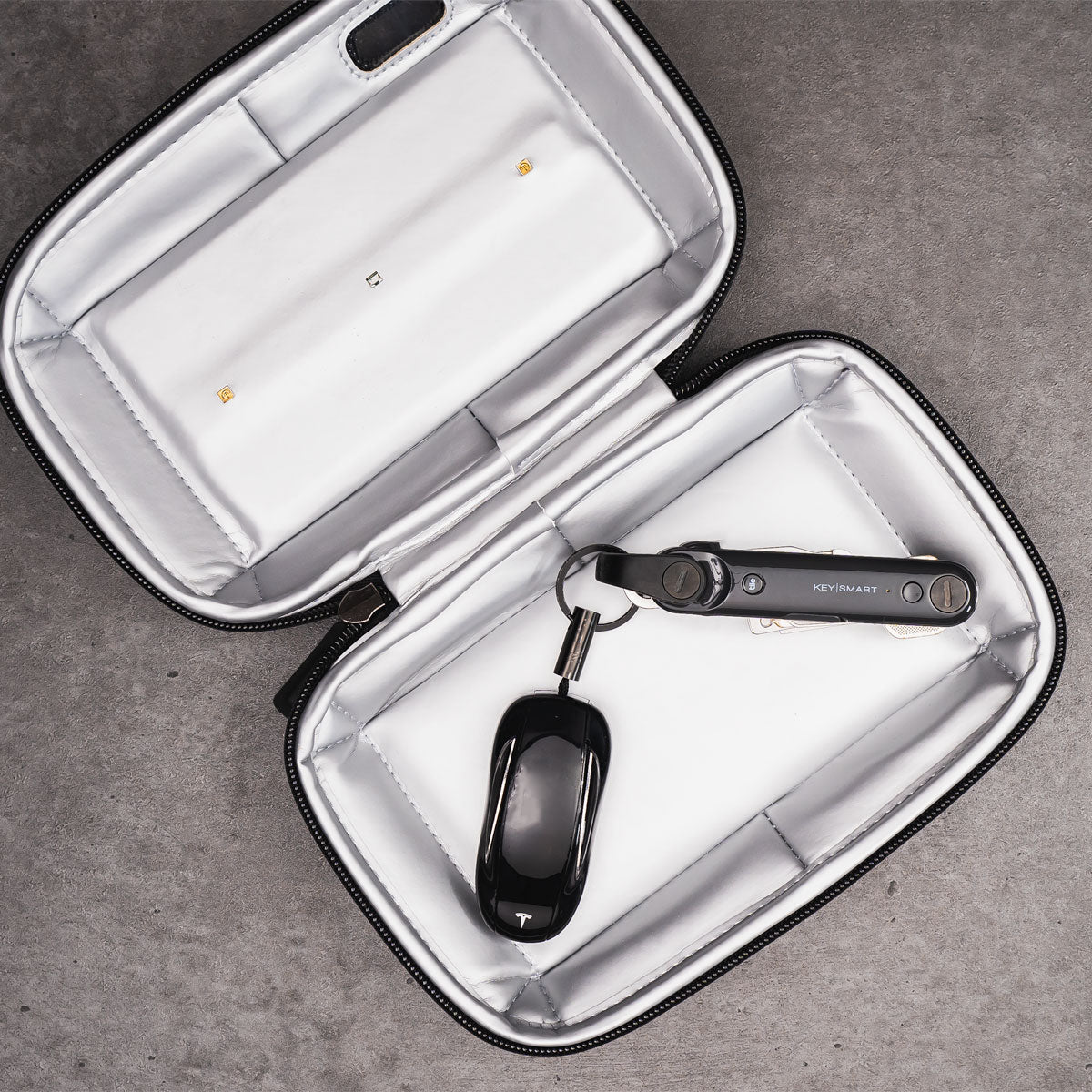 CleanTrayToGo_KeySmartMax_1200x1200_79317f2a-ed83-4a7b-868d-67c357dd14b7