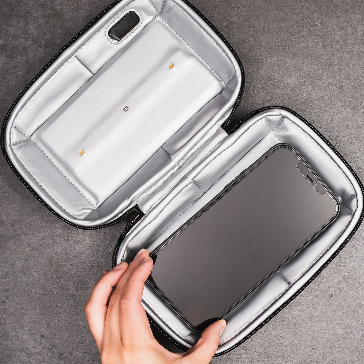 CleanTrayToGo_PlacingPhone_1200x1200_f0703f4e-b038-4de8-ba69-dbd9dd073aa9