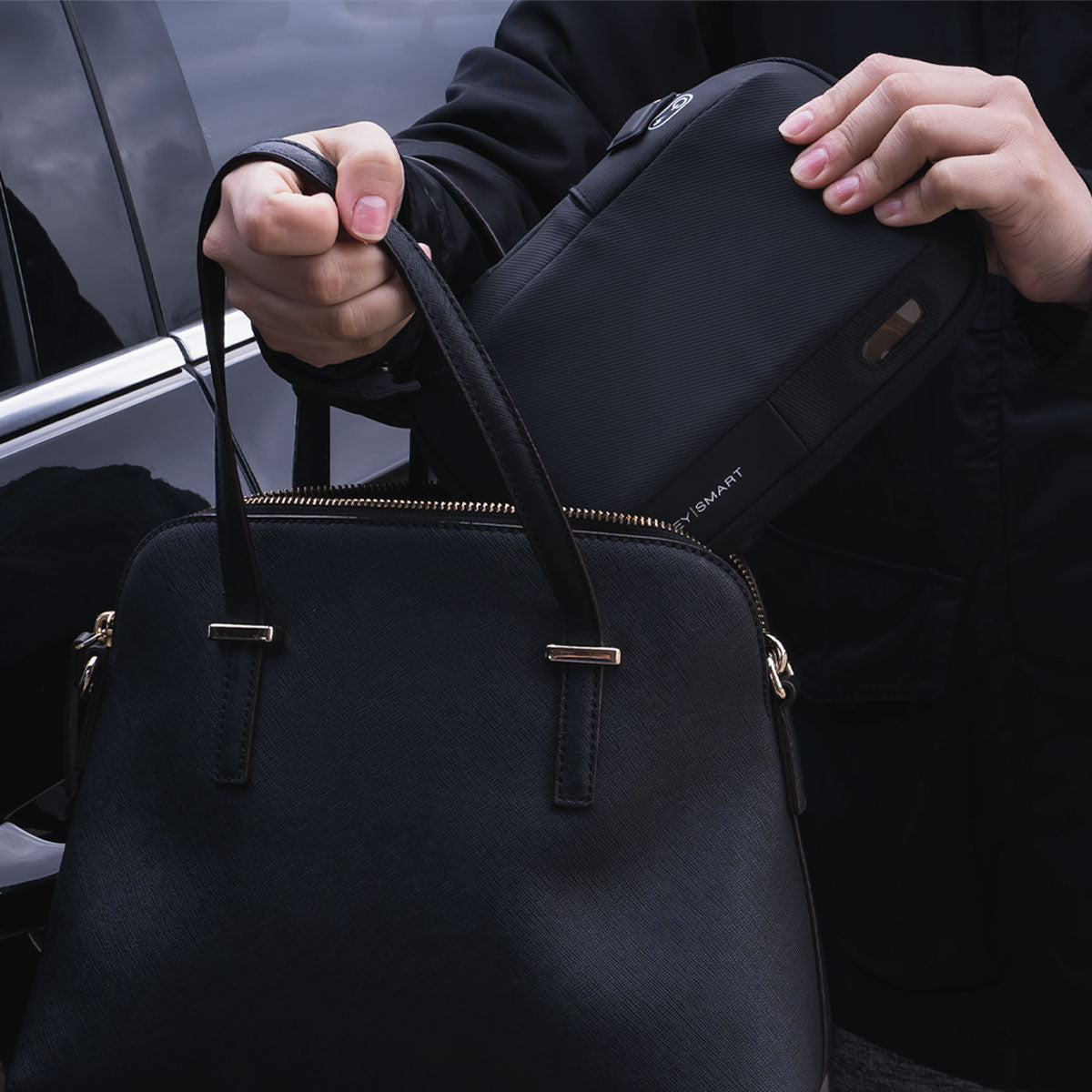 CleanTrayToGo_Purse_Outside_1200x1200_441e1f9e-3199-4ee4-90d6-87053ab7b4e6