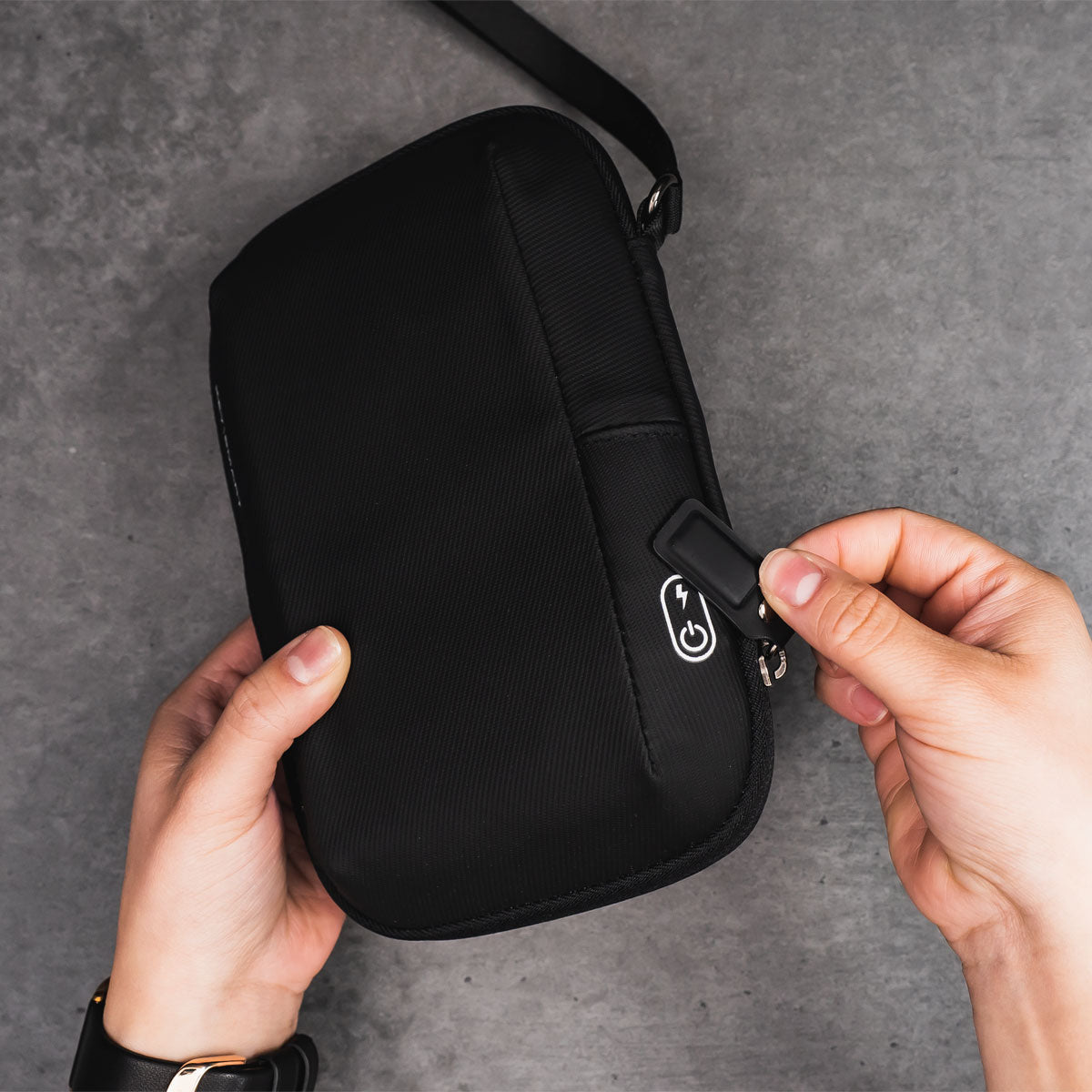 CleanTrayToGo_TurningOn_1200x1200_f0f83052-a387-4f3c-943d-ee9fe290fd90