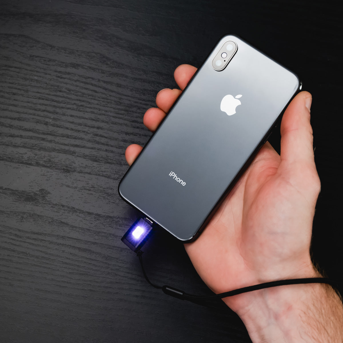 KS916-BLK-IP_FacingUp_Lanyard_OnWrist_PhoneInHand_1200x1200_08574451-f860-4a57-be5f-549816c7ccc5