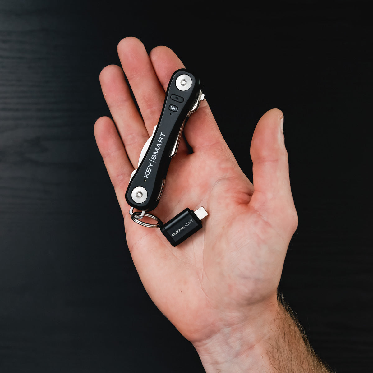 KS916-BLK-IP_ProductInHand_LogoSide_KeySmart_BlackBG_1200x1200_ac4e4c2e-0360-4e7f-9abf-5a3177ae983c