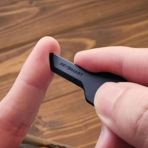 SafeBlade_Lifestyle_Finger_1200x1200_fa758325-0617-4d8e-8db7-2112043398cf