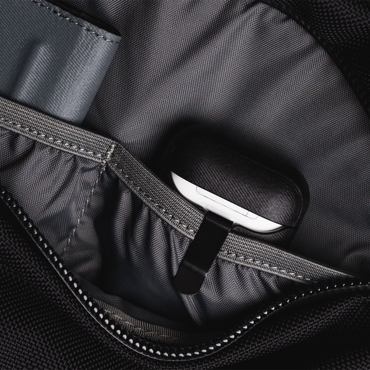 UrbanAirpodsCase_Clippedinbag_1200x1200_4c99a846-c40d-4f64-9089-58adad1e6ce3